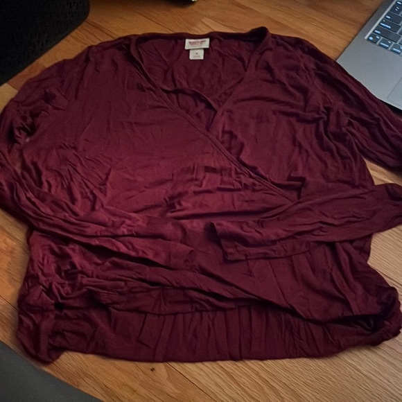 Maroon cross front tee - Picture 1 of 1